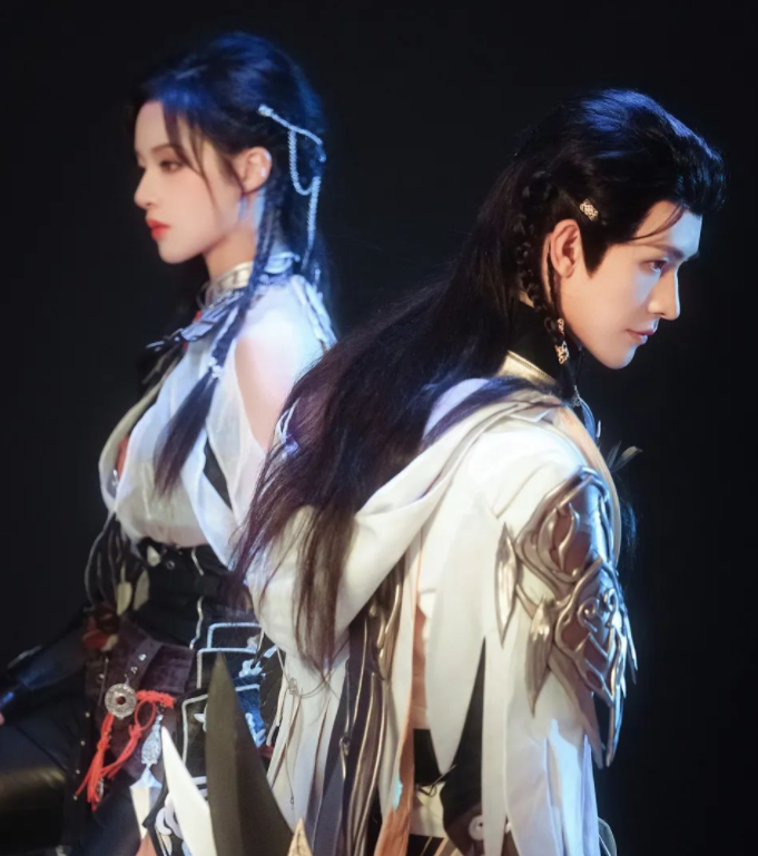 什么是天花板级COS?黑皮、白发、翻白眼,却让百万网友魂牵梦绕