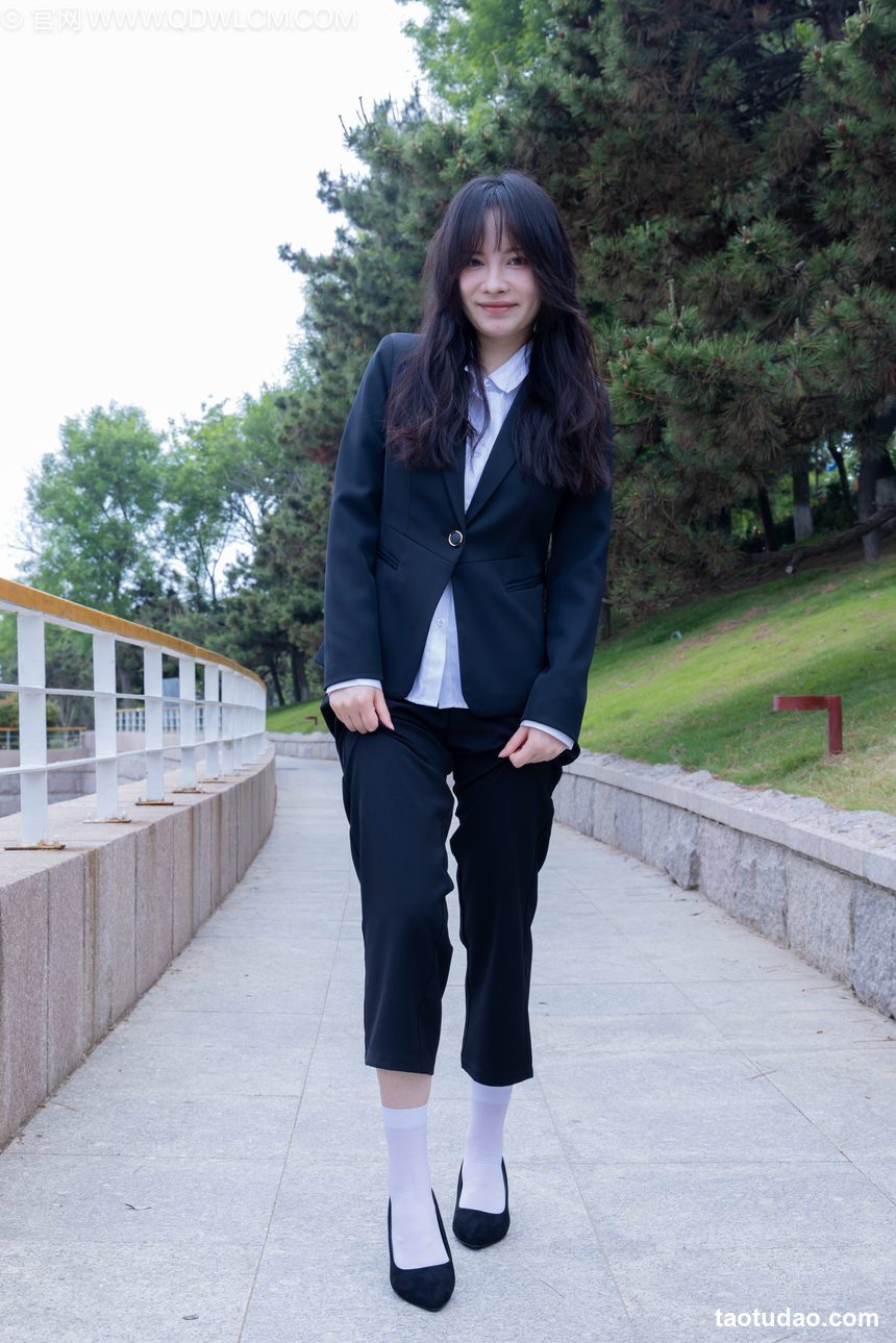 图片[2]-物恋传媒 NO.2238 小酒-高跟鞋、短白丝、ol制服户外[230P-1V-6.94G]-绅士图