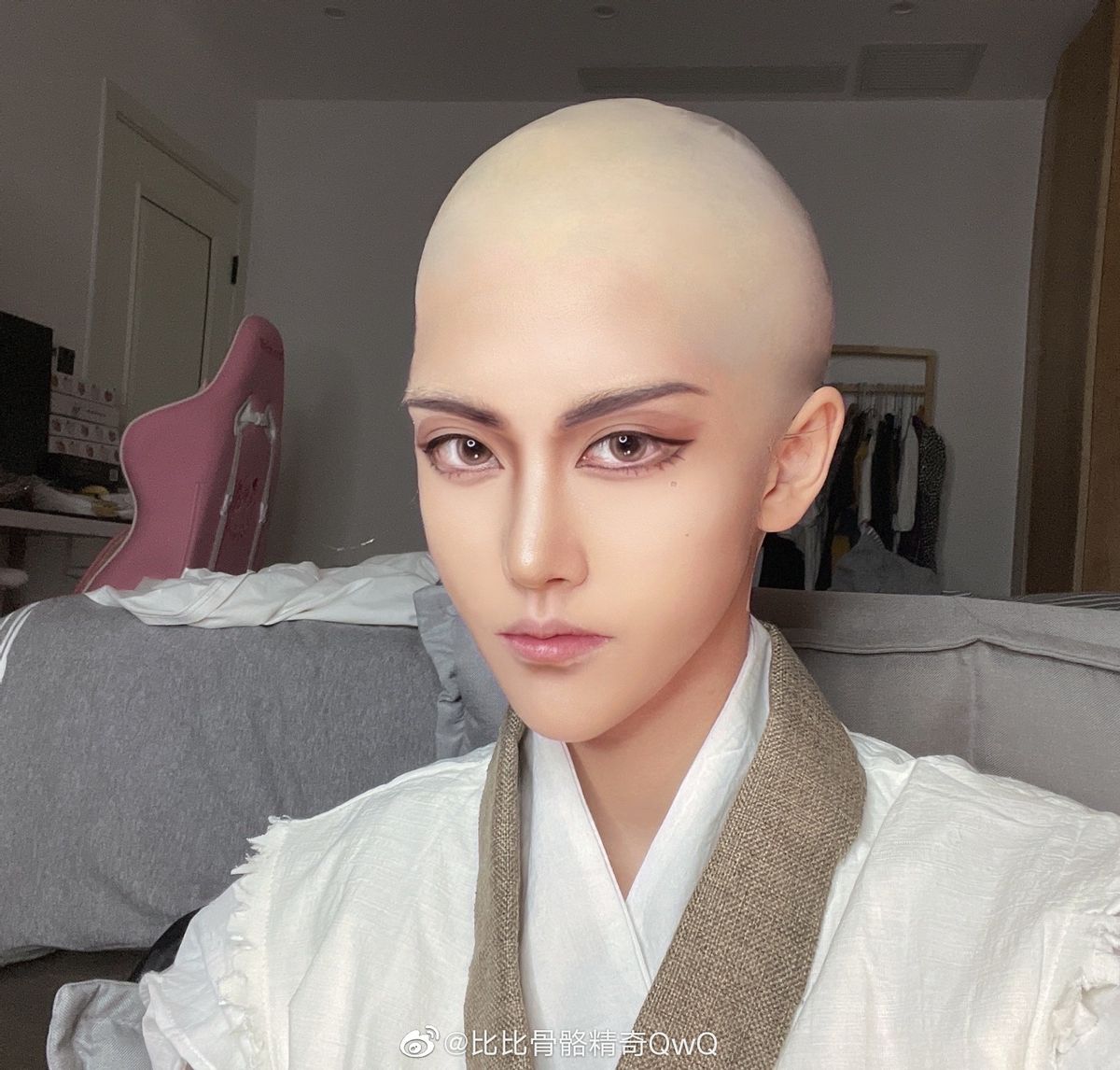 Coser为还原角色有多拼?有人带伤上阵,妹子直接剃“剃光头”