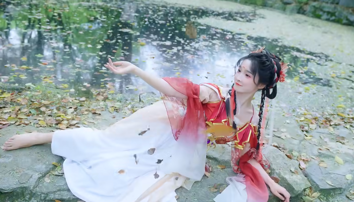 95后coser凭原创国风舞蹈爆红,给福利姬敲响警钟:搞颜色没出路