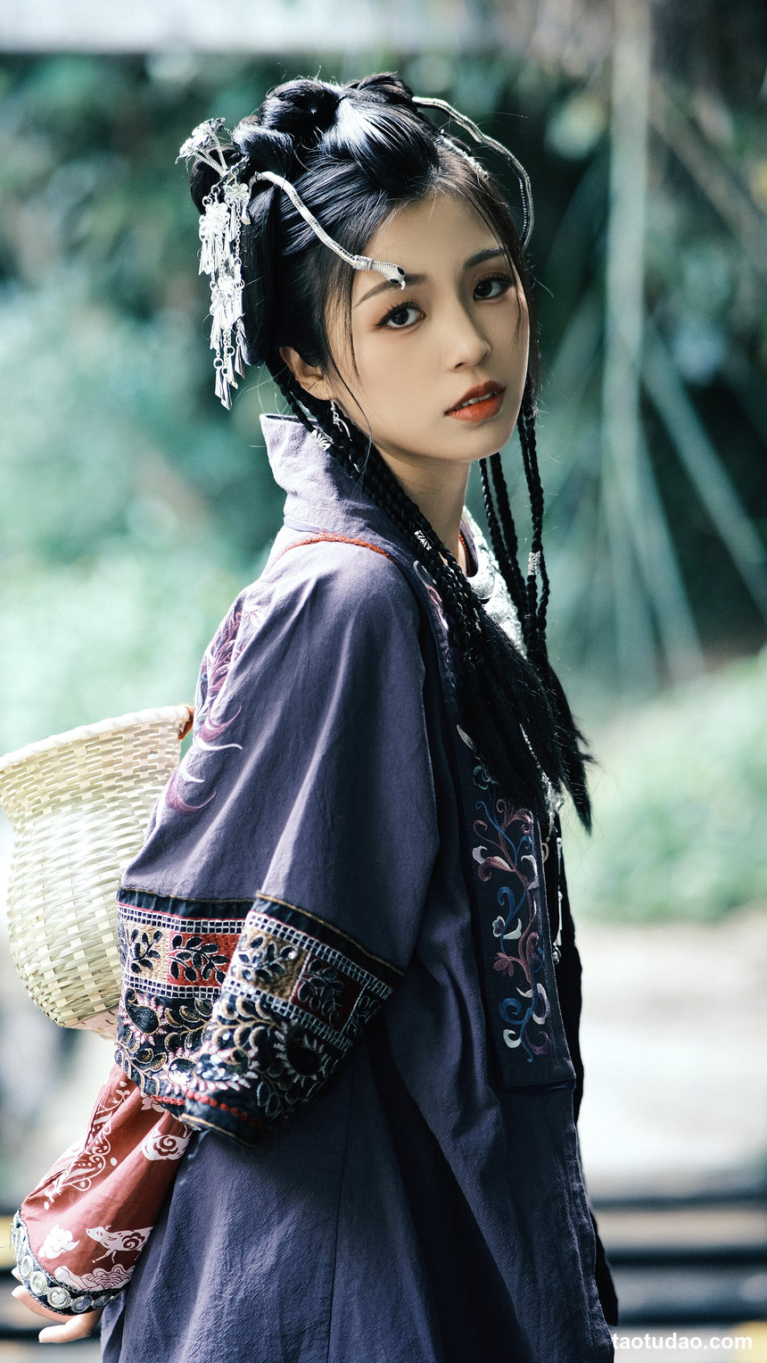 图片[2]-[YITUYU艺图语]2022.07.08 苗家姑娘 proyhine[27+1P／335MB]-绅士图