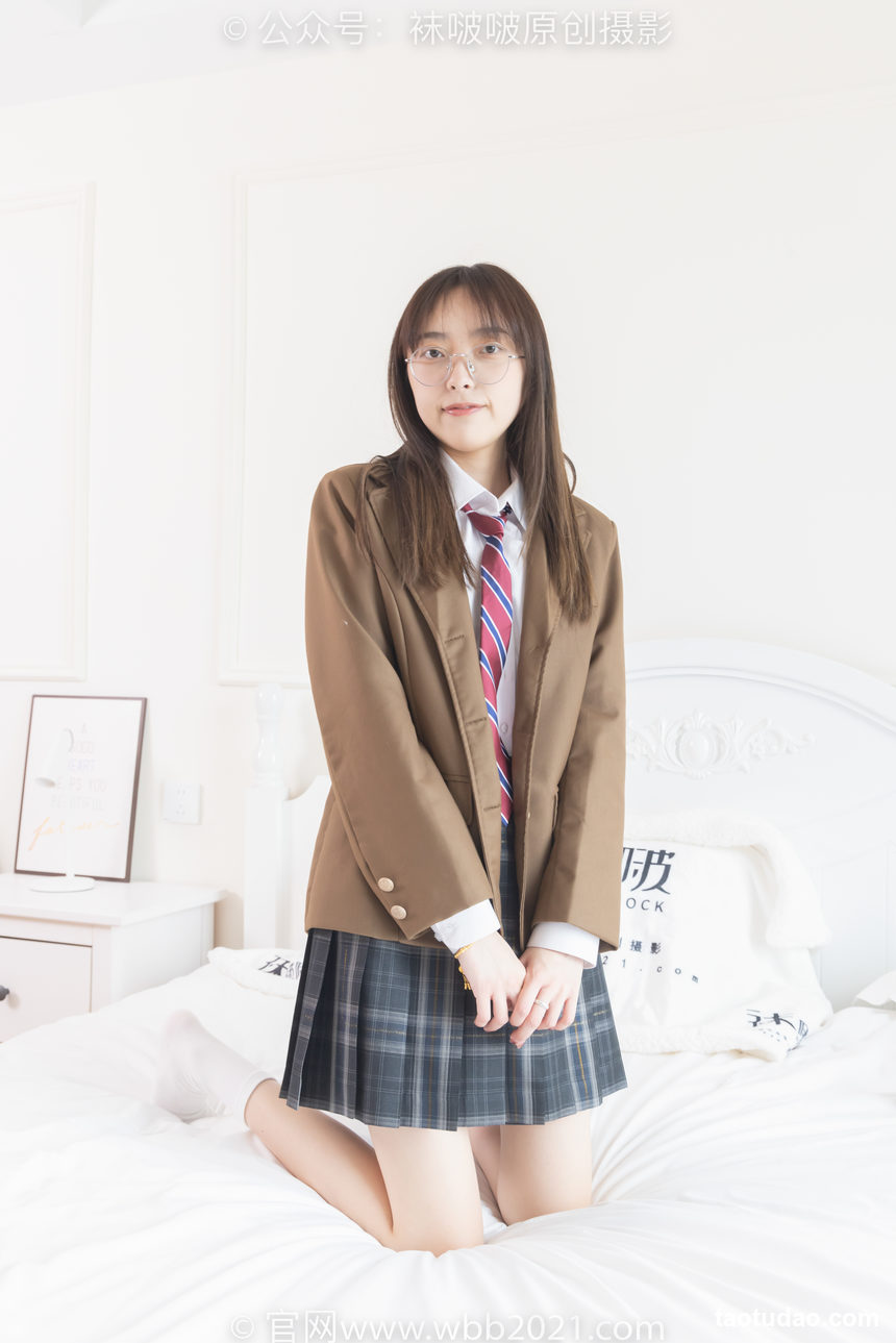 图片[4]-[BoBoSocks袜啵啵]NO.370 稚予-板鞋、白棉袜、灰色棉船袜[140P+1V／5.48GB]-绅士图