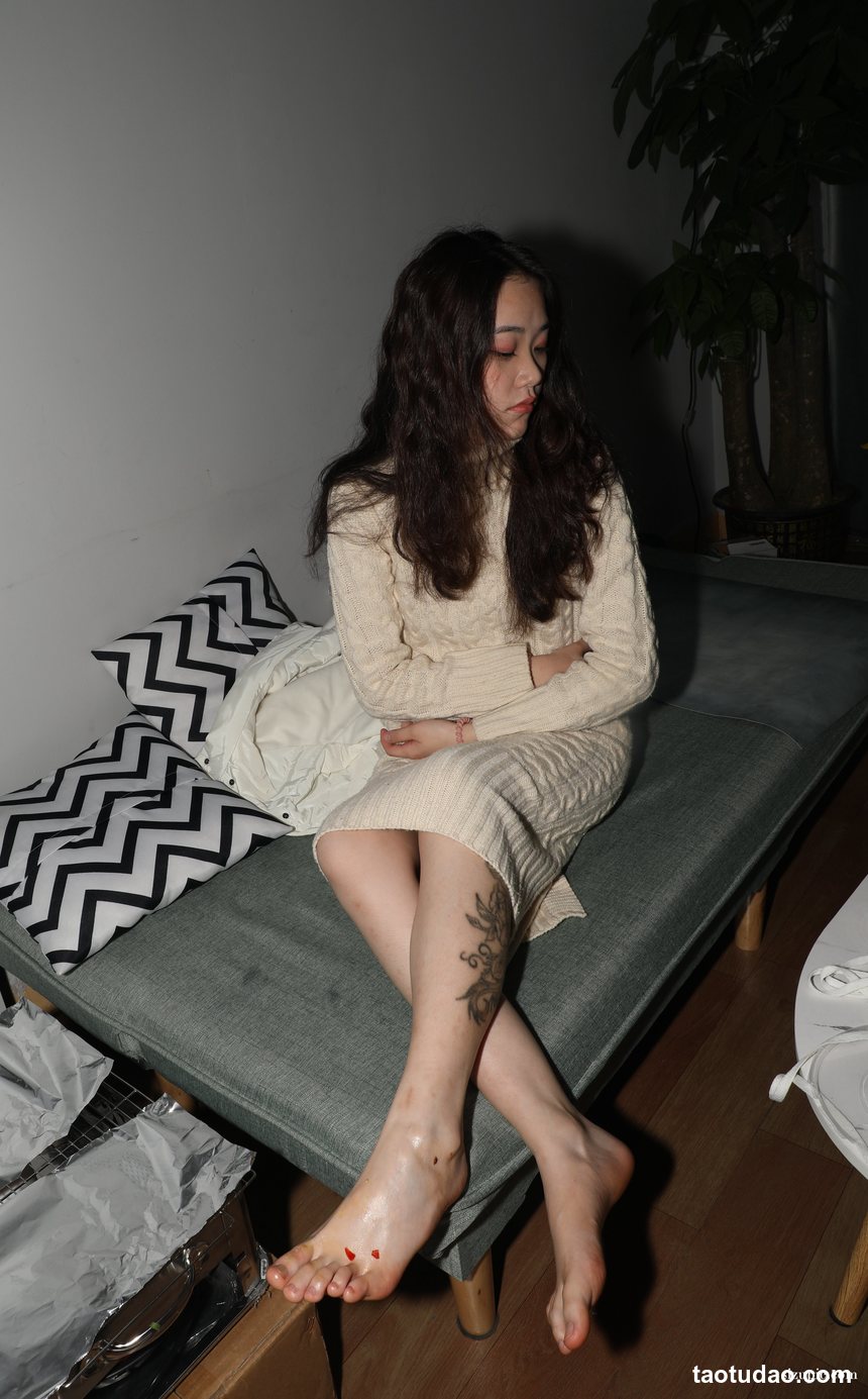 图片[3]-Pary摄影 NO.046 大美女琪琪脚底大餐，近距离脚底特写，汗腺清晰可见[130P／289MB]-绅士图