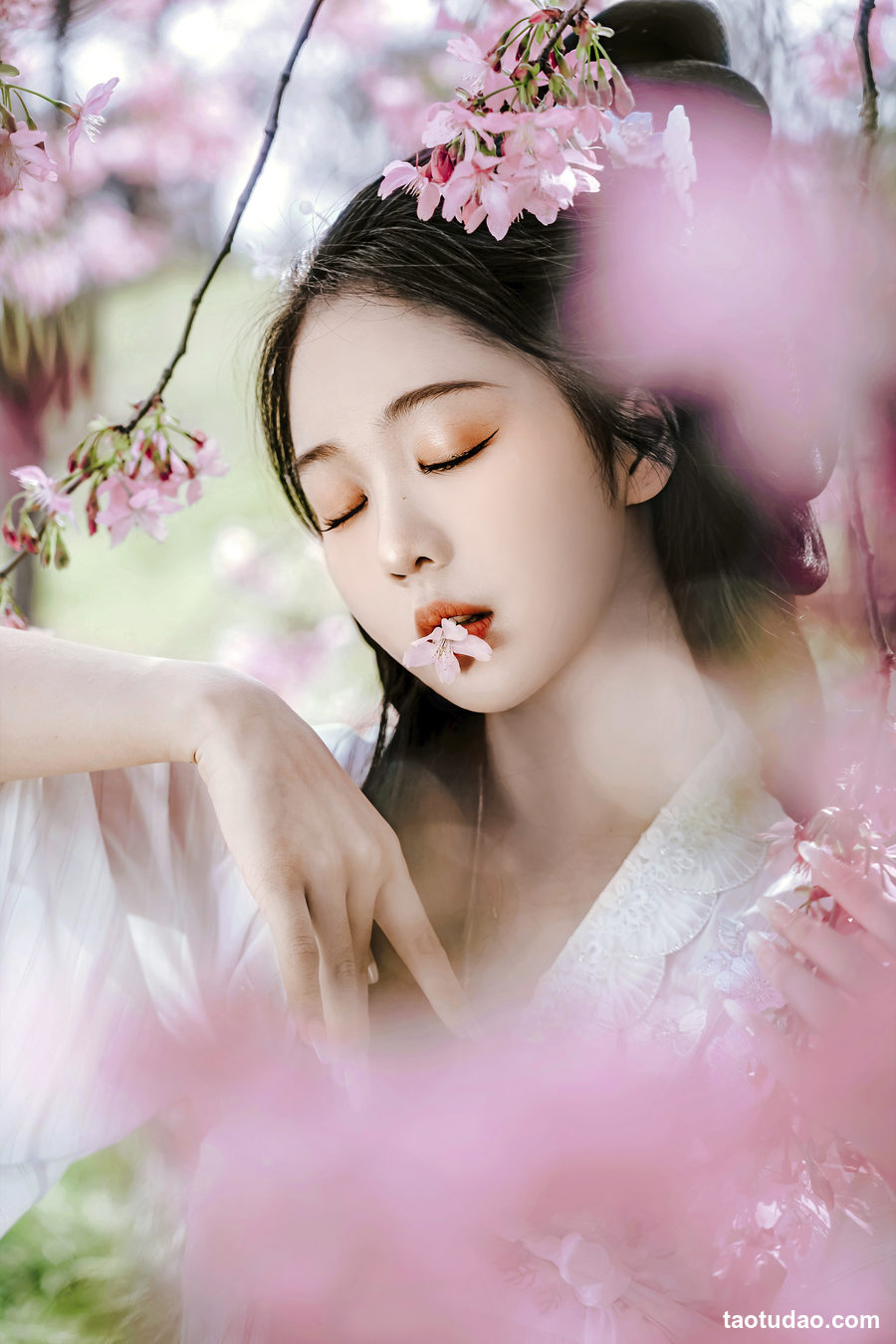 图片[2]-[YITUYU艺图语]2023.04.13 春风十里 妙脆角[21+1P／147MB]-绅士图