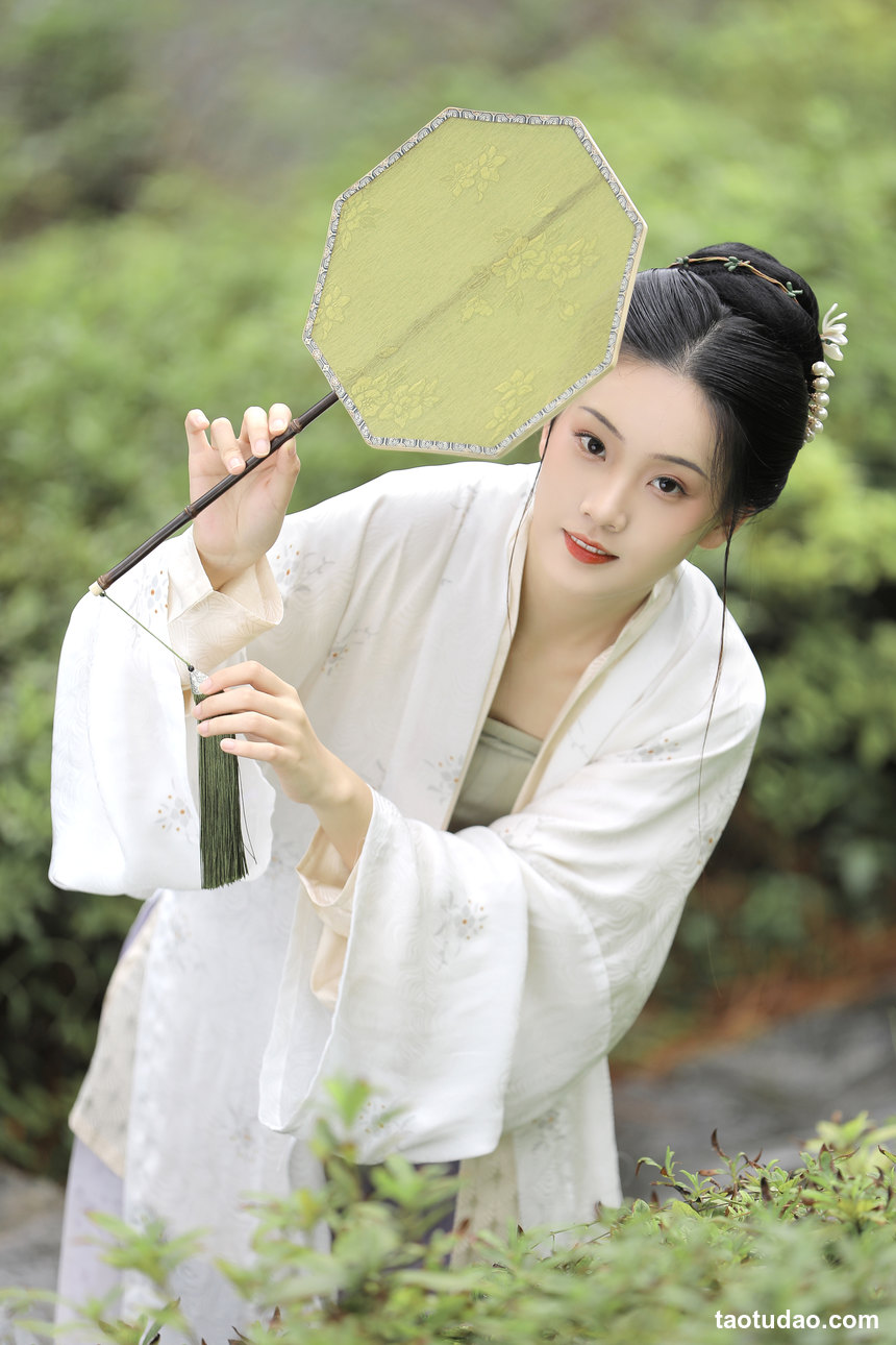 图片[4]-[YITUYU艺图语]2022.04.27 剪一片云绿 芝芝琪[22+1P／263MB]-绅士图