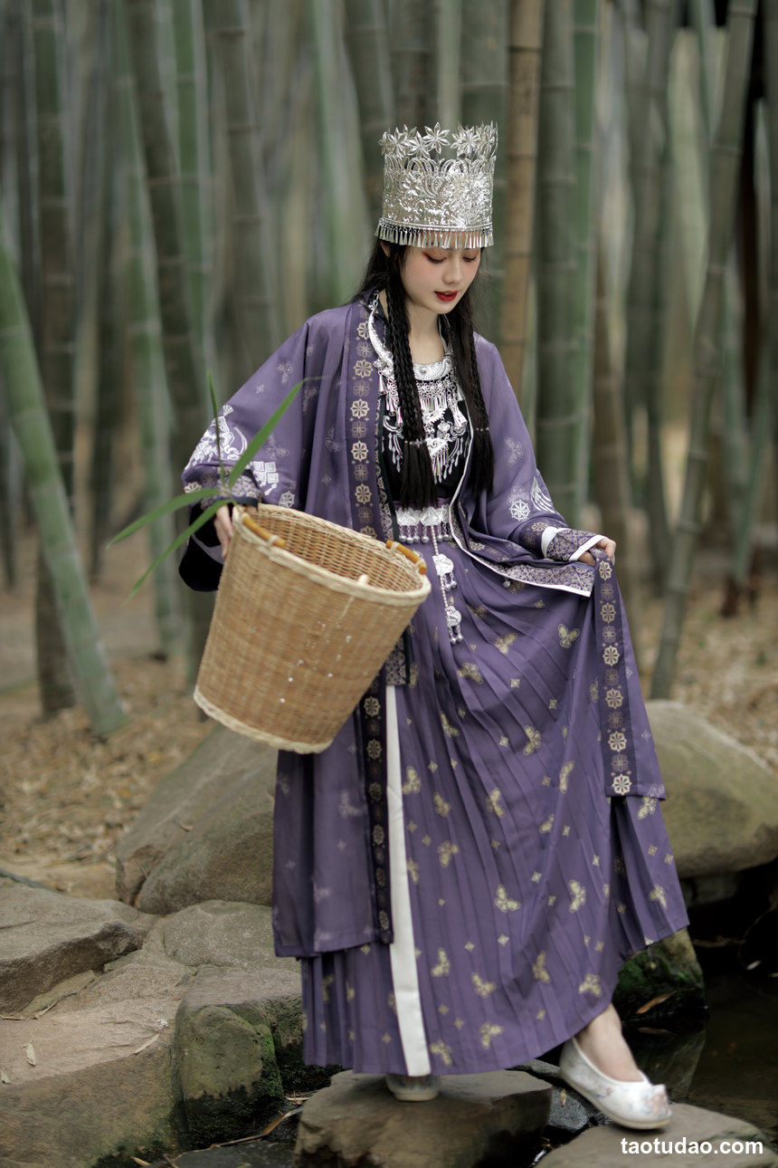 图片[2]-[YITUYU艺图语]2022.10.13 苗疆女子 绫酱MizunoAya[27+1P／343MB]-绅士图