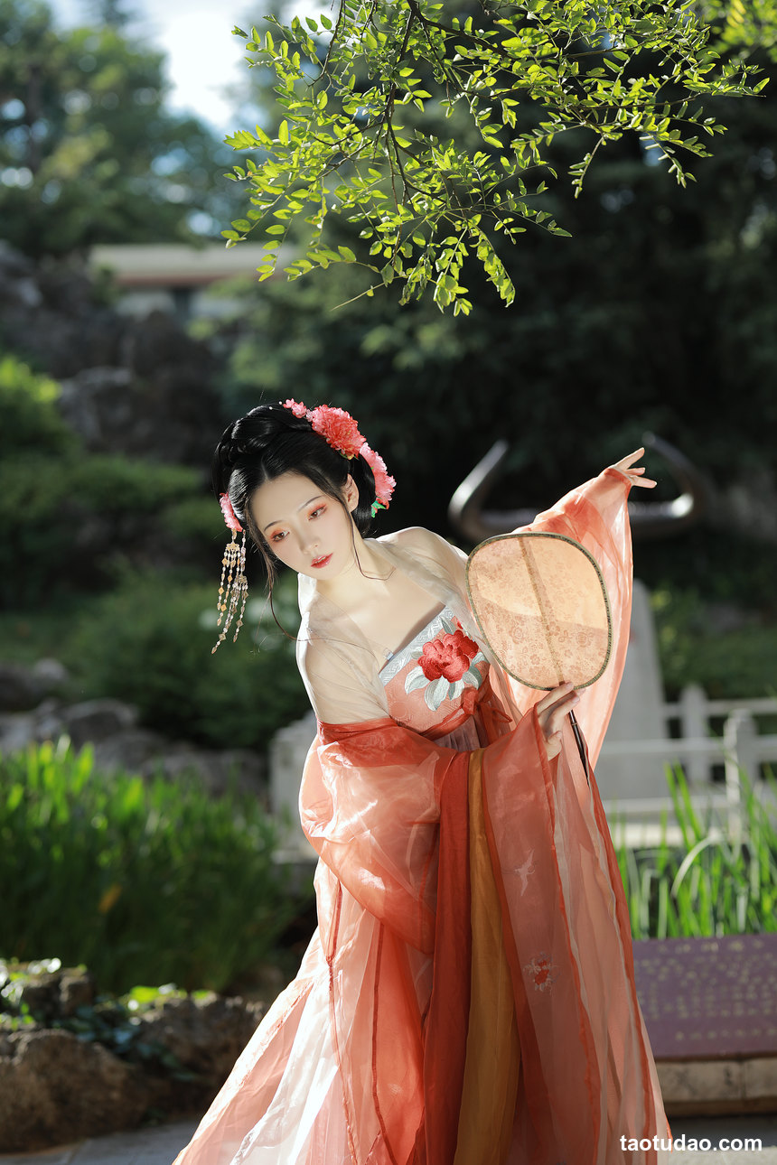 图片[2]-[YITUYU艺图语]2022.09.06 美人迈兮音尘阙 落花人独立[33+1P／662MB]-绅士图