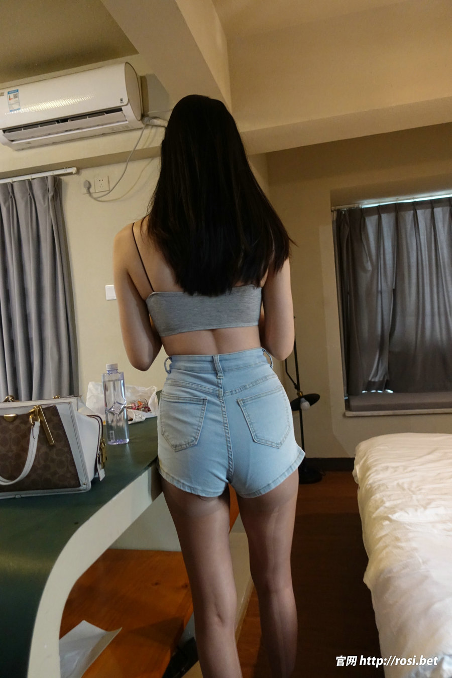 / ROSI写真 /2023.10.26 NO.4343 202P/252MB 丝袜丝足-绅士图
