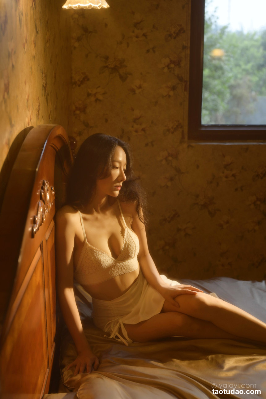 图片[4]-[YALAYI雅拉伊]2022.10.12 NO.979 她是谁 何嘉颖[56+1P／639MB]-绅士图