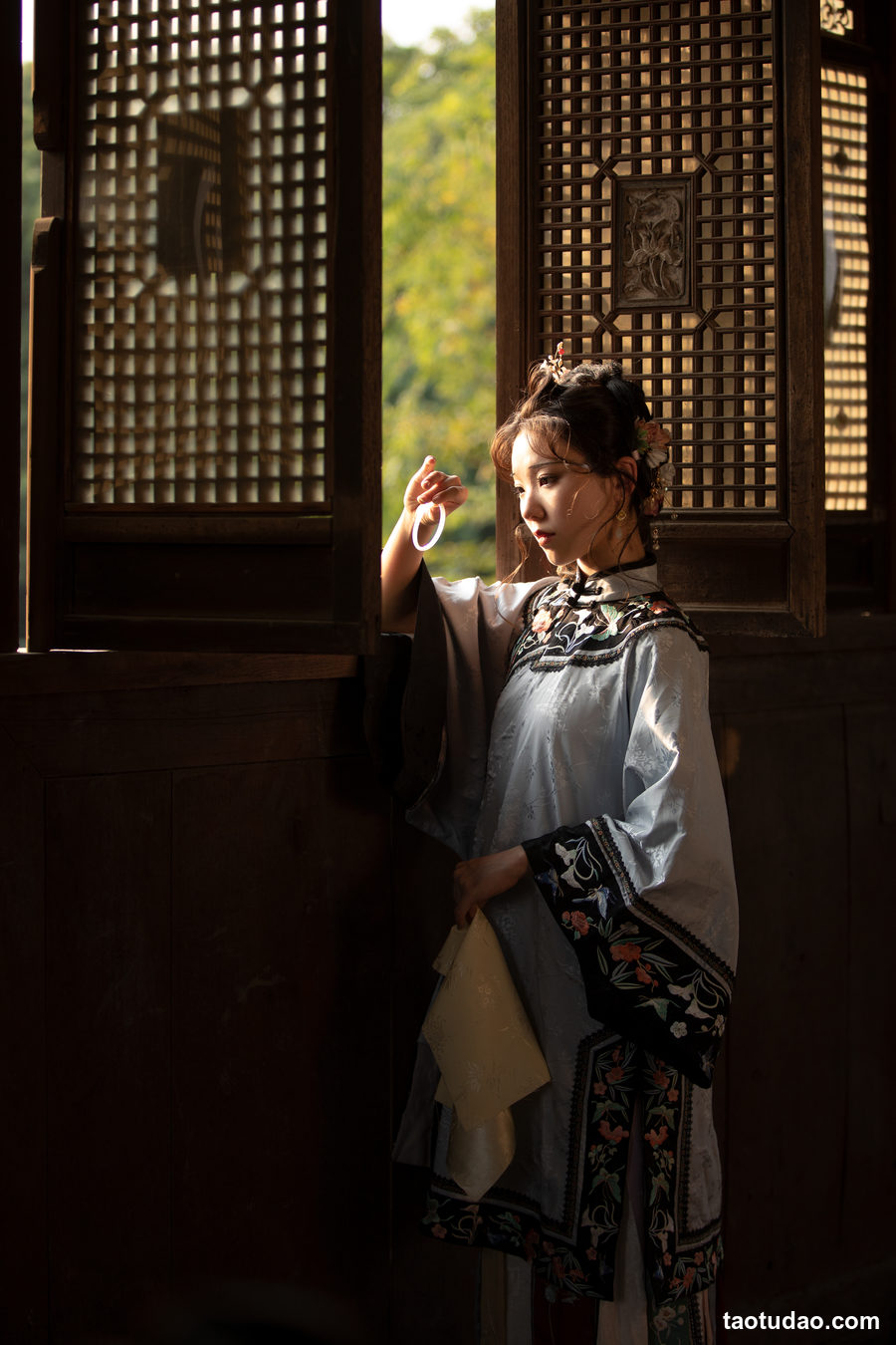 图片[4]-[YITUYU艺图语]2023.05.02 四四方方一片天 一方伊人yi[28+1P／384MB]-绅士图