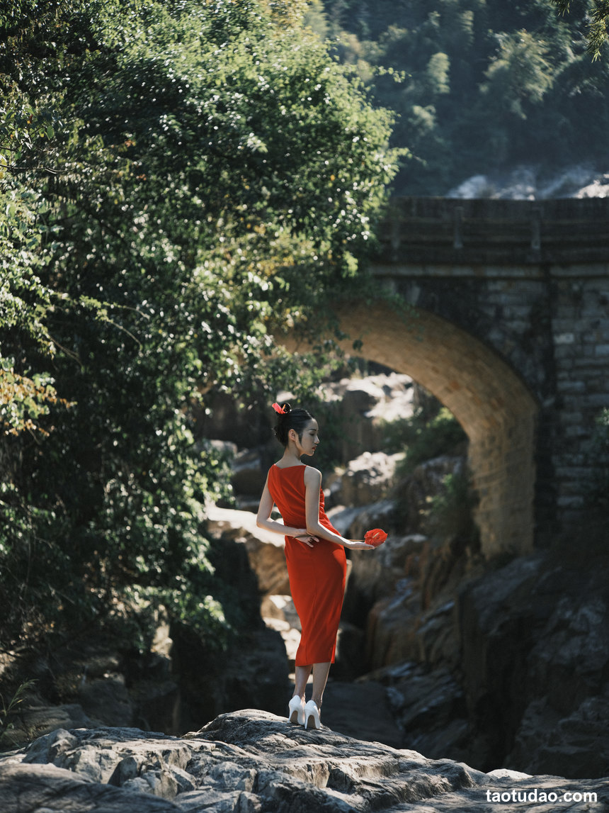 图片[2]-[YITUYU艺图语]2022.11.14 关于红 阿万[46+1P／469MB]-绅士图