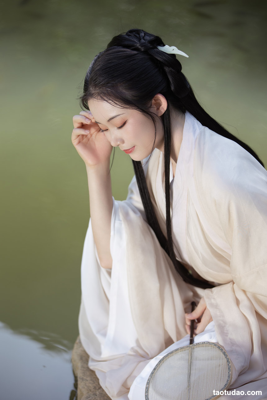 图片[2]-[YITUYU艺图语]2022.12.27 春色 培培[33+1P／357MB]-绅士图