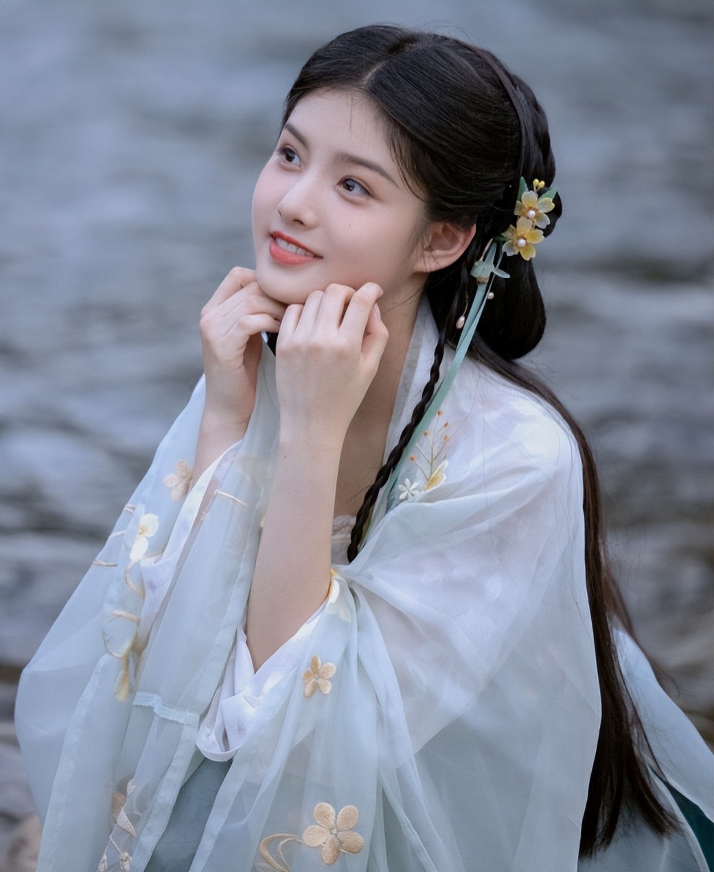 14岁童星拍国风cos多绝?尽显熟女味儿,美成了神仙姐姐刘亦菲
