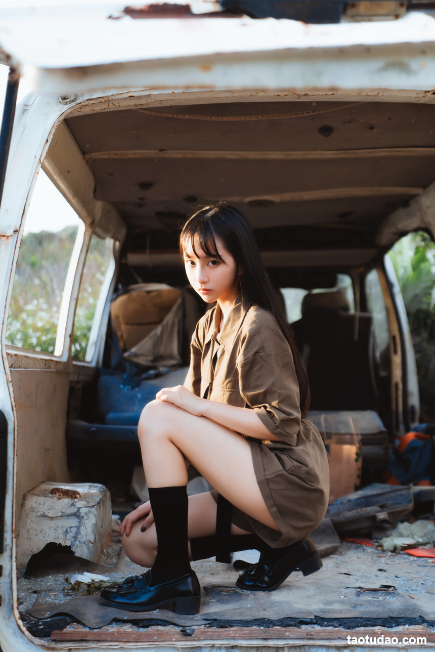 图片[2]-[YITUYU艺图语]2022.05.23 废弃车场 鲁鲁羽落子[30+1P／468MB]-绅士图