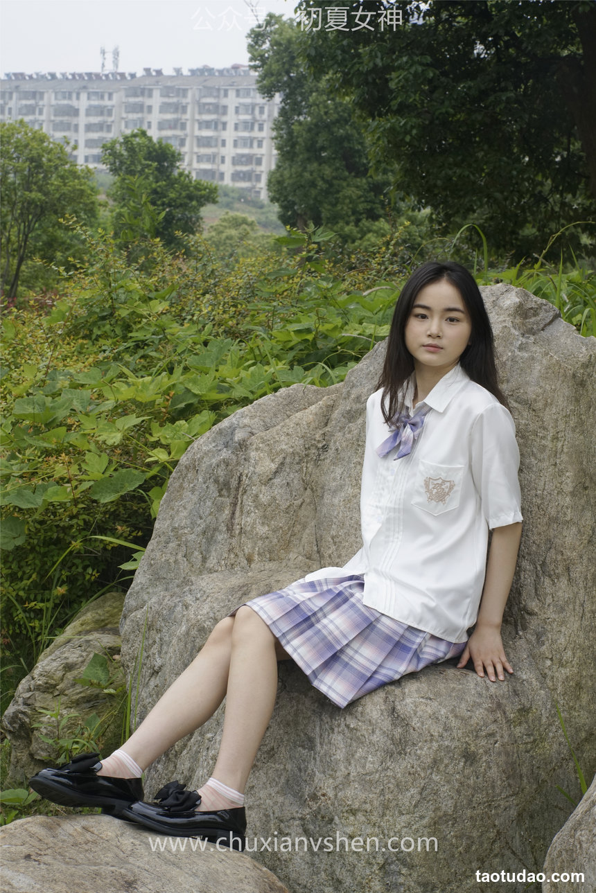 图片[2]-初夏女神 NO.025 十一 周末丛林 JK套搭配的袜子遭嫌弃[153P+1V／6.08GB]-绅士图