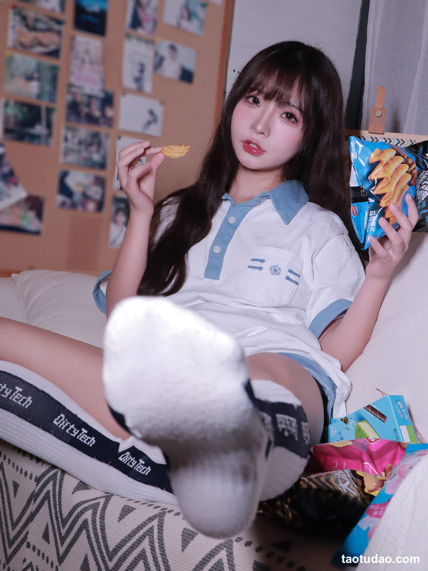 图片[2]-yuuhui玉汇 – NO.079 2022 Vol.027 蓝白条少女 Sky & Cloud Girl [81P-801MB]-绅士图