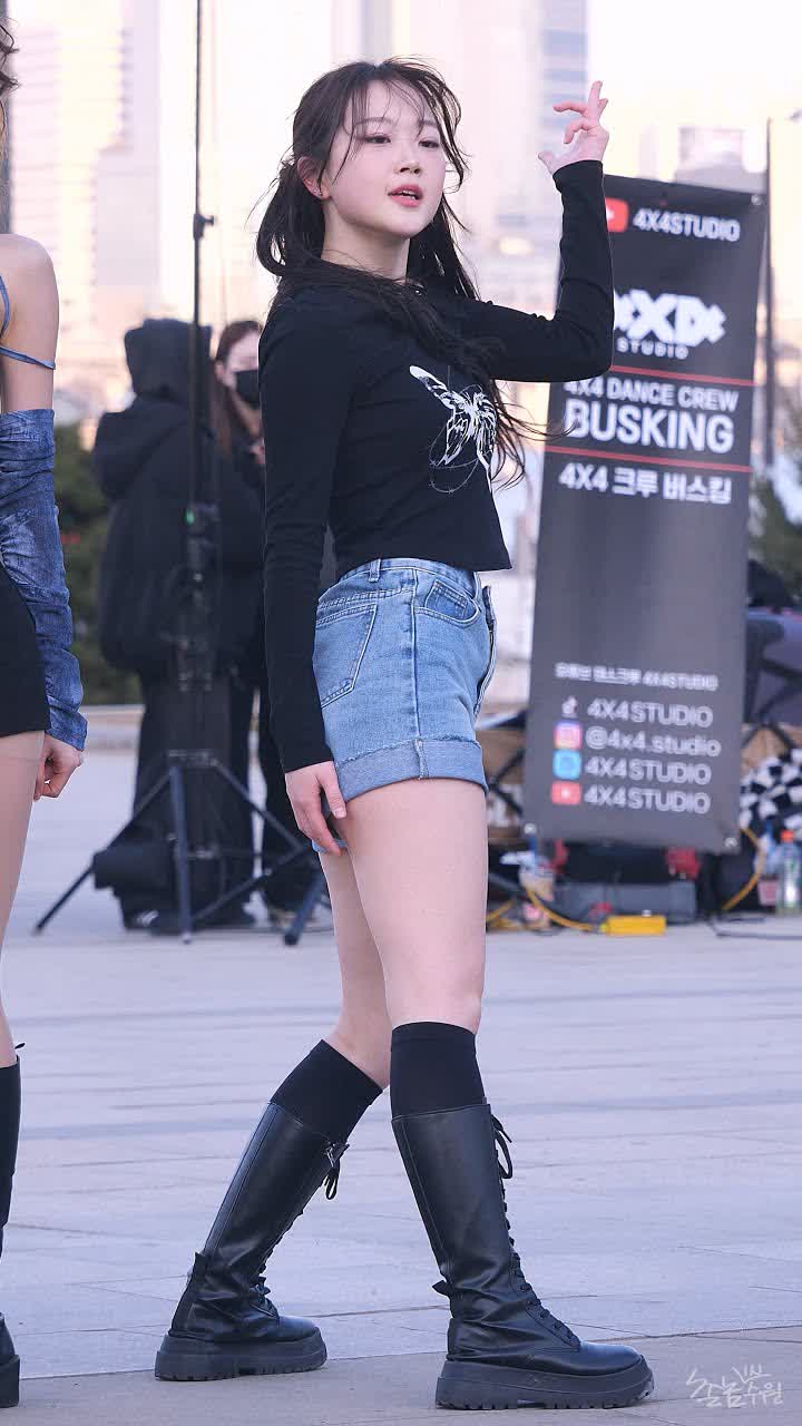 240310 4X4 crew - Nobody Knows (승아) 직캠 [4X4 Studio 여의도한강공원 버스킹] / 饭拍视频-艺库