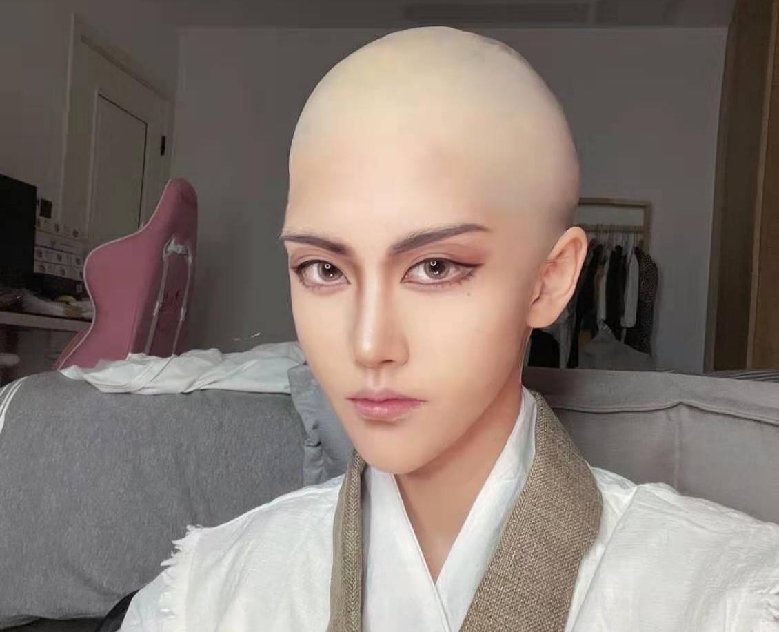 Coser为还原角色有多拼?有人亲手缝衣服,有人冬天露白腿