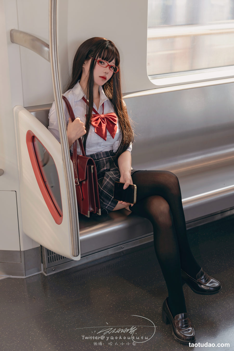 图片[4]-咬一口兔娘 – 电车惊魂 [72P-778M]-绅士图