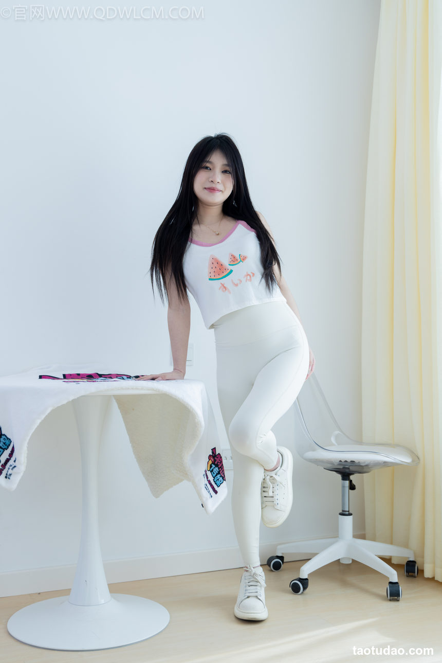 图片[4]-物恋传媒 NO.2276 闪闪-板鞋、白船袜（自然穿脏）、蓝船袜（自然穿脏）、裸足[182P-1V-4.88G]-绅士图