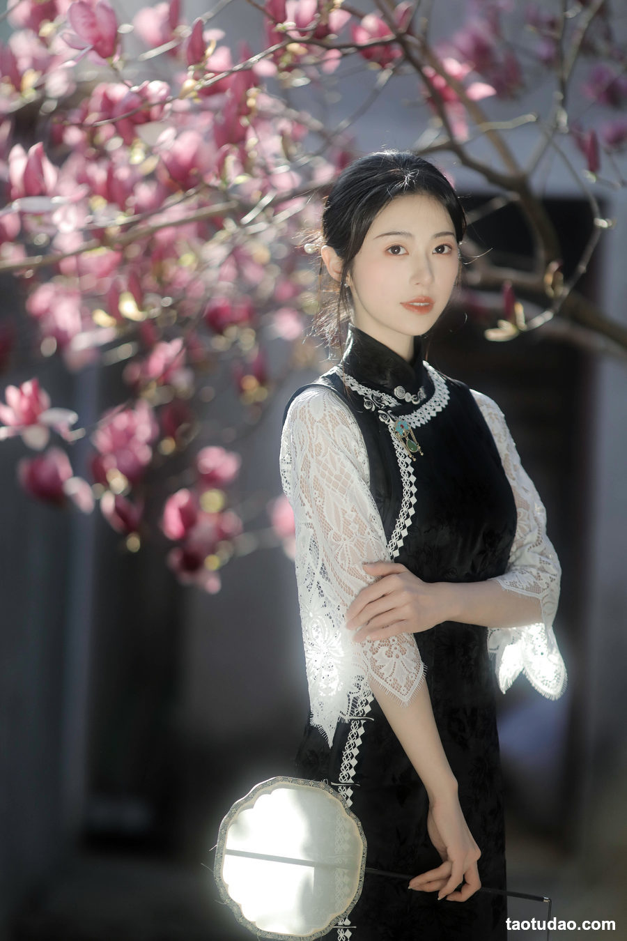 图片[2]-[YITUYU艺图语]2023.03.25 玉兰花 粉面姑娘[26+1P／261MB]-绅士图