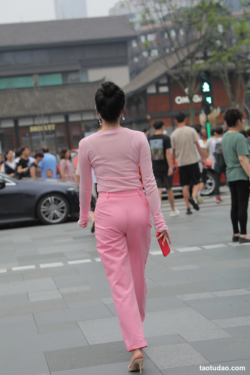 图片[2]-精选街拍作品 NO.0094 紧身裤美女,给人满满的自信![49P／37.2MB]-绅士图