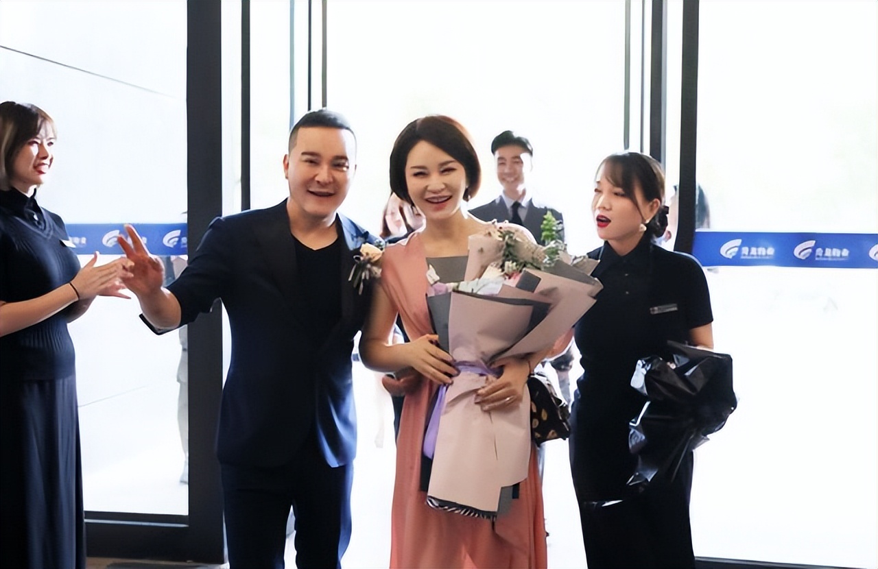 名媛玩cos上演神级换头术,被挖出身价上亿,和刘晓庆是好姐妹