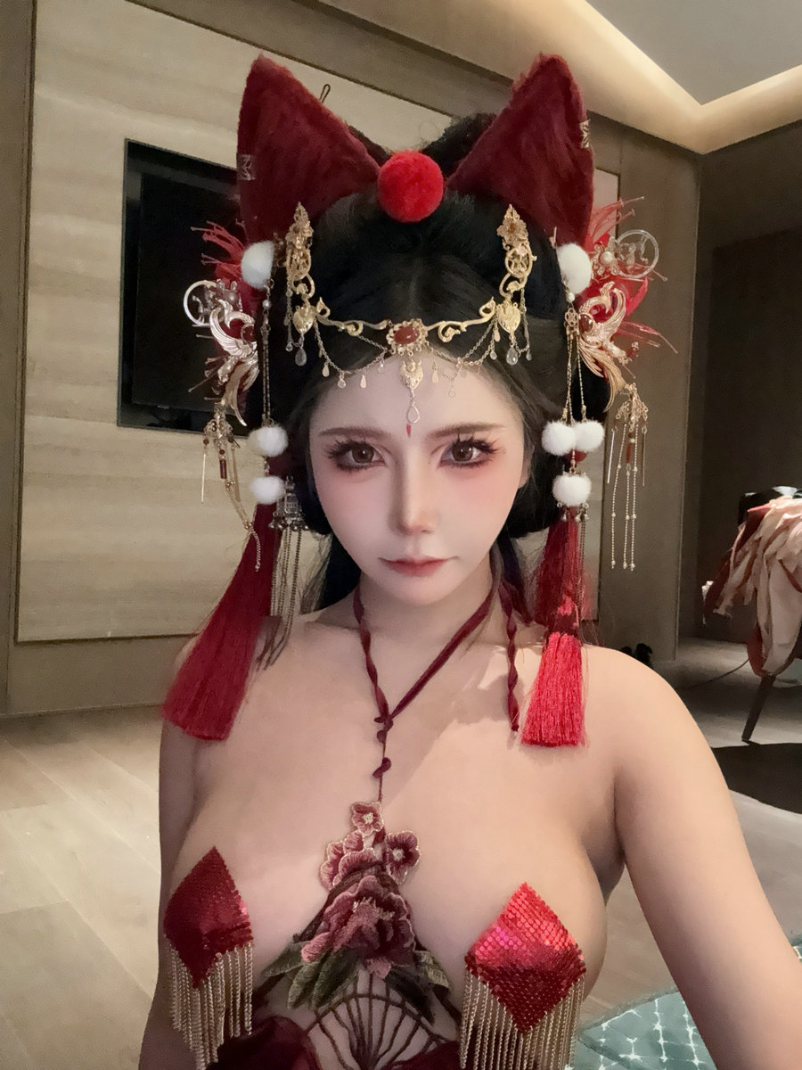 二次元妹子抱走莫子aa - 红色小尾巴 / 120P25V-2.60GB / cos萌妹-绅士图