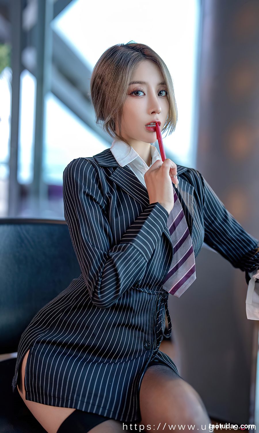 图片[4]-[Ugirls尤果网]爱尤物 2023.10.09 No.2702 筱慧 西装加黑丝 [35P-69MB]-绅士图