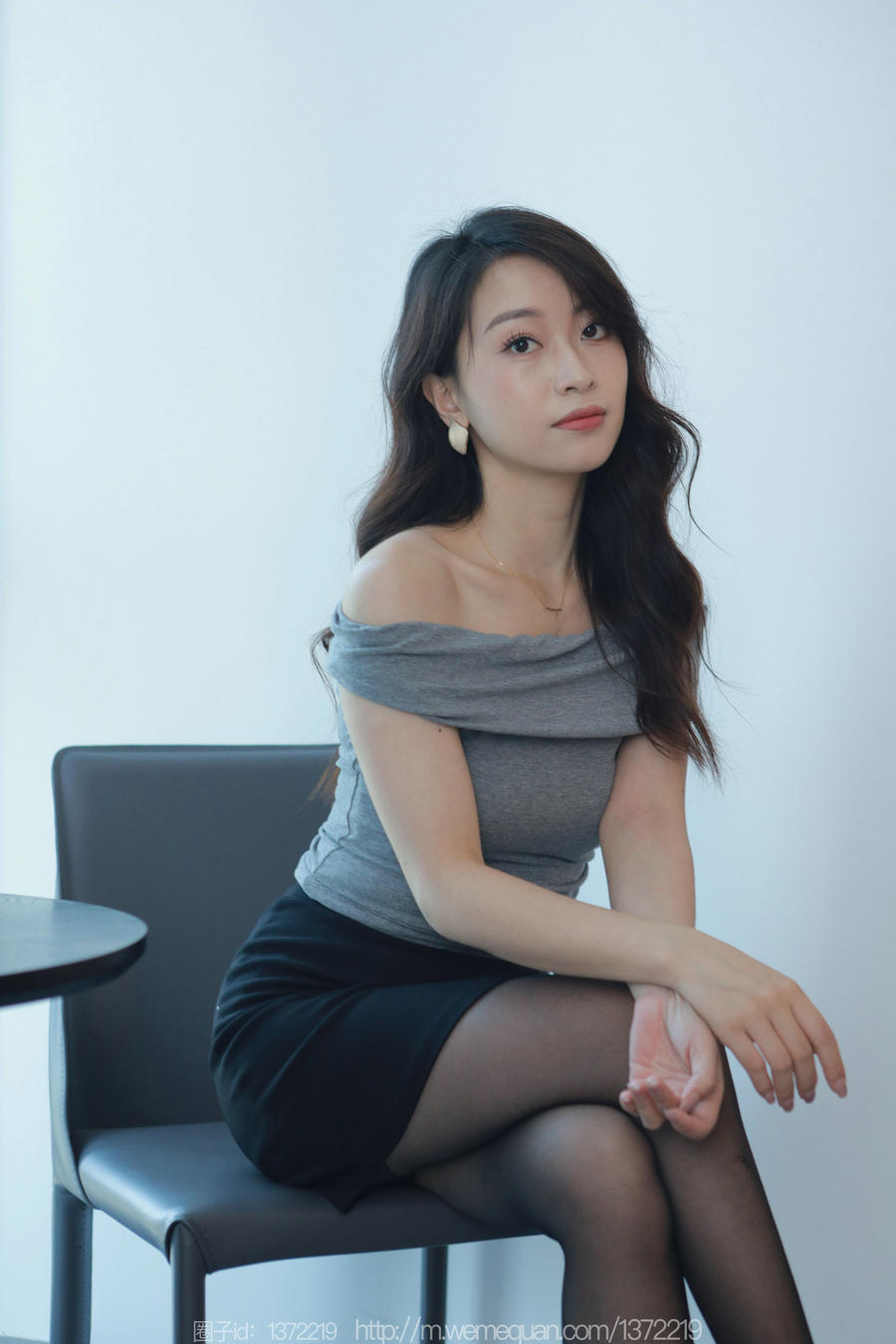 IESS异思趣向 - 模特：小婕《紧身的包臀裙》/ 85P-71MB / 机构-艺库