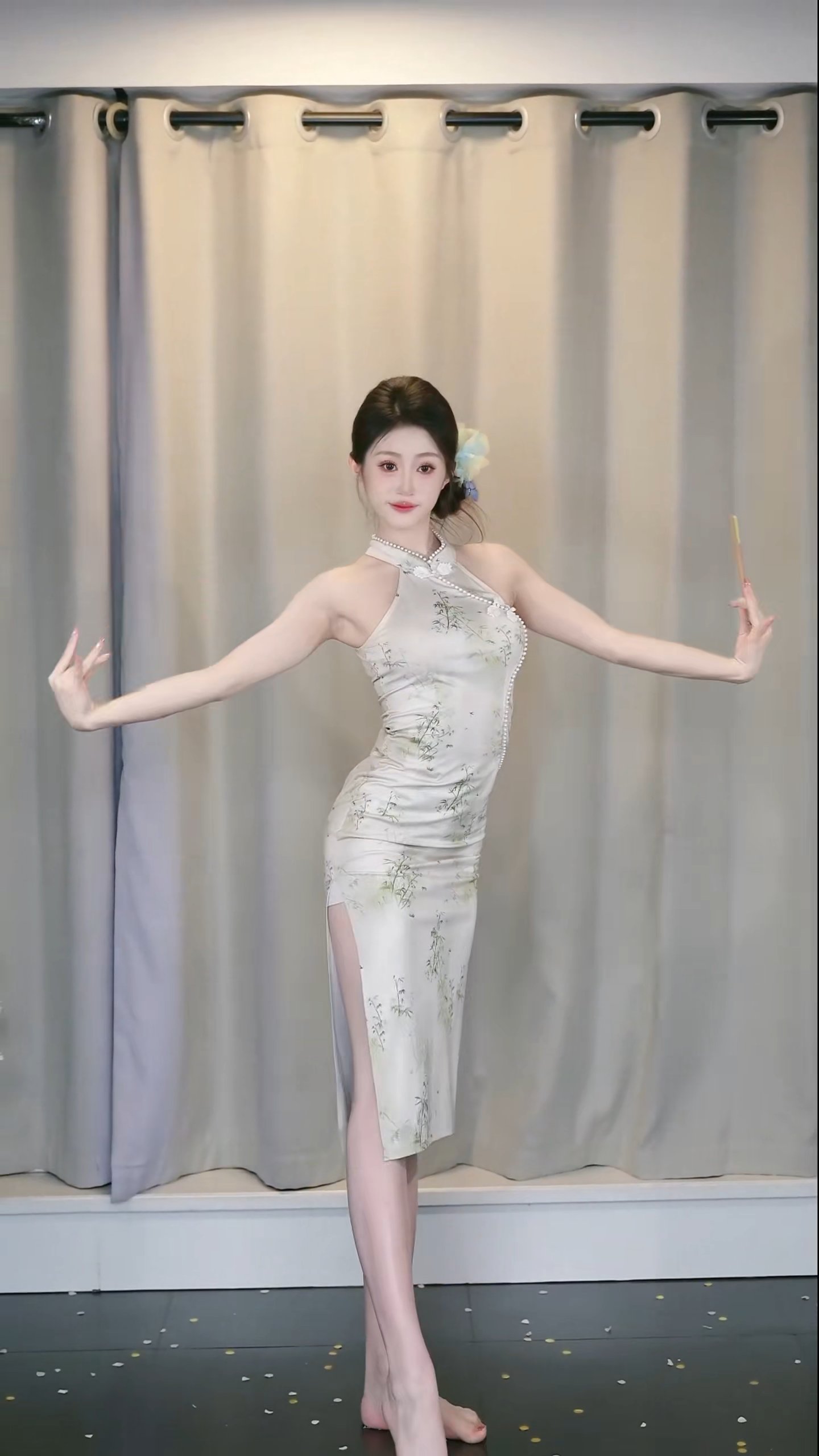 美女热舞1261 / 饭拍视频-艺库