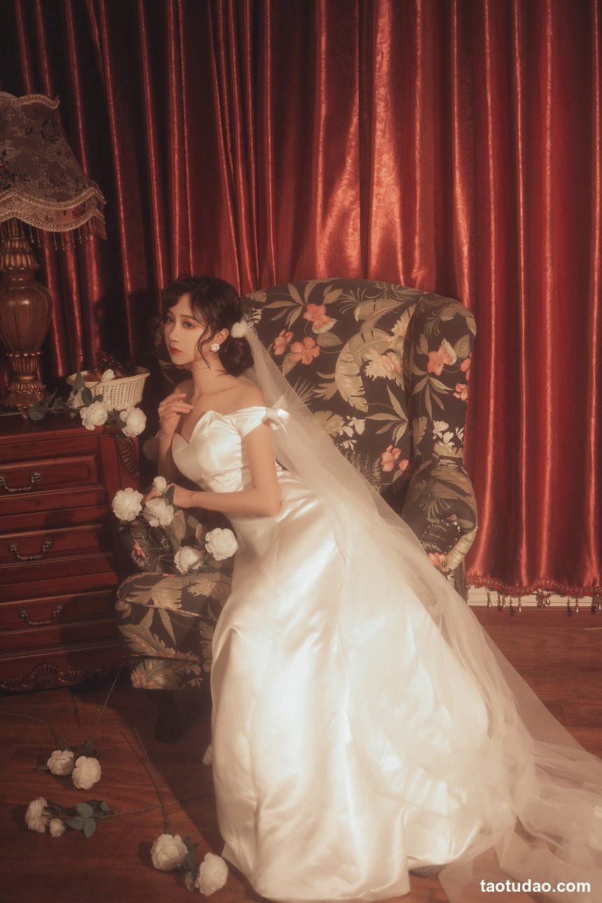 图片[2]-[YITUYU艺图语]2022.10.06 复古婚纱 -绮罗生的小苏苏-[26+1P／240MB]-绅士图