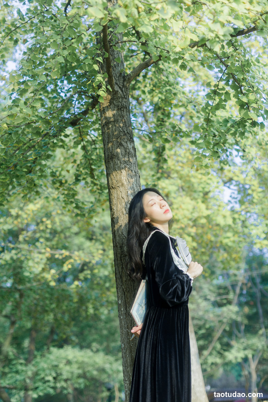 图片[2]-[YITUYU艺图语]2022.11.24 将在初秋寄出 饲猫少女-[38+1P／394MB]-绅士图