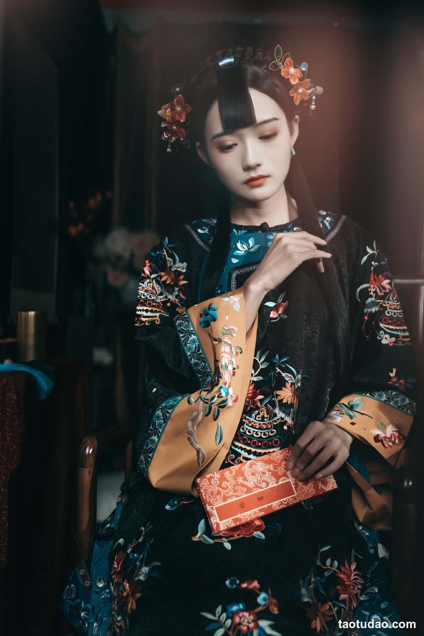 图片[2]-[YITUYU艺图语]2023.01.01 经年旧梦-清汉女 兔子Zzz不吃胡萝卜[41+1P／188MB]-绅士图