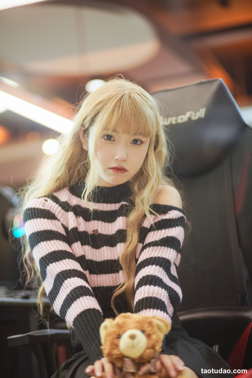 图片[4]-[YITUYU艺图语]2022.11.10 电竞少女 -炸鸡冰可乐-[22+1P／235MB]-绅士图