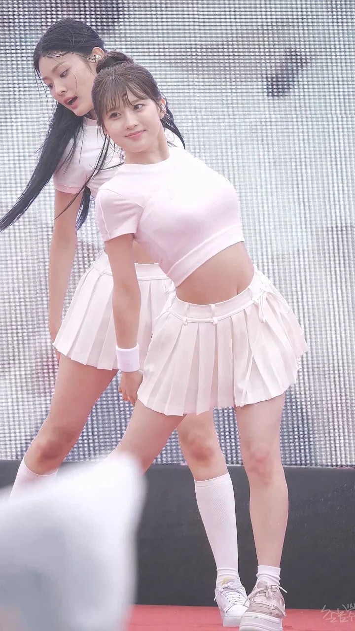 LIGHTSUM (라잇썸) - POSE! (나영) 직캠 [청소년자원봉사 Festival] / 饭拍视频-绅士图