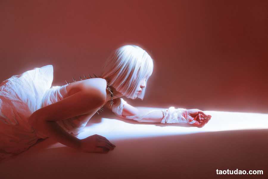 图片[2]-[YITUYU艺图语]2023.04.01 既尖锐又破碎 里奈Riina[20+1P／344MB]-绅士图