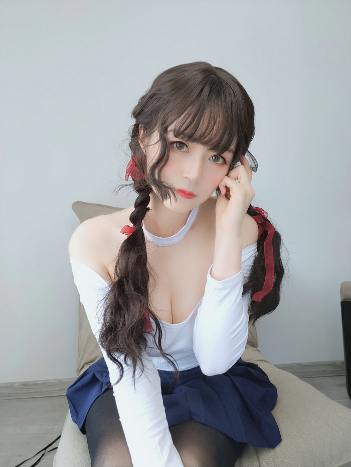 Coser小姐姐白银 - 邻家大姐姐的黑丝2 / 45P1V-252MB / cos萌妹-绅士图