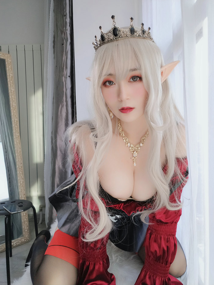 Coser小姐姐白银 - 皇家吸血鬼 / 50P8V-543MB / cos萌妹-绅士图