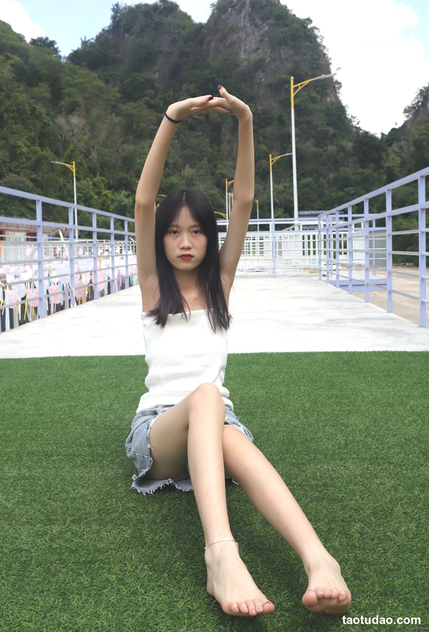 图片[2]-Pary摄影 NO.005 使出混身解数终于哄得表妹拍了套吊带美脚[172P／962MB]-绅士图