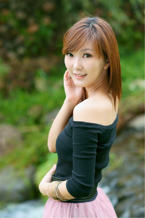 台湾清纯美女Sammi写真 – 绿意盎然 / 28P/204MB / 唯美杂图-绅士图