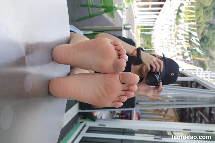 图片[2]-Pary摄影 NO.002 大学生女神素萍的38码修长美脚[171P／936MB]-绅士图