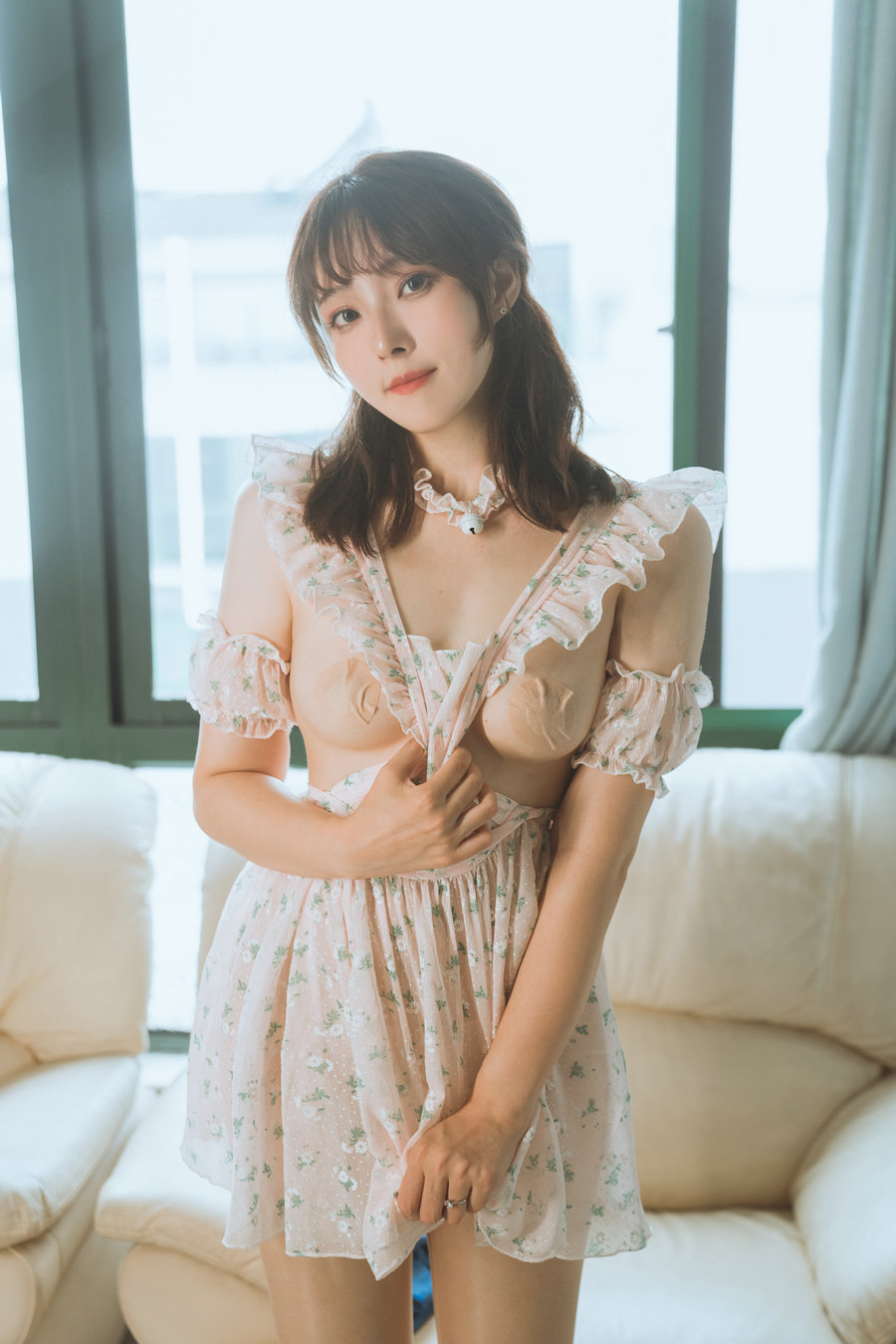 Natsuko夏夏子 - 碎花围裙 / 55P-423MB / cos萌妹-绅士图