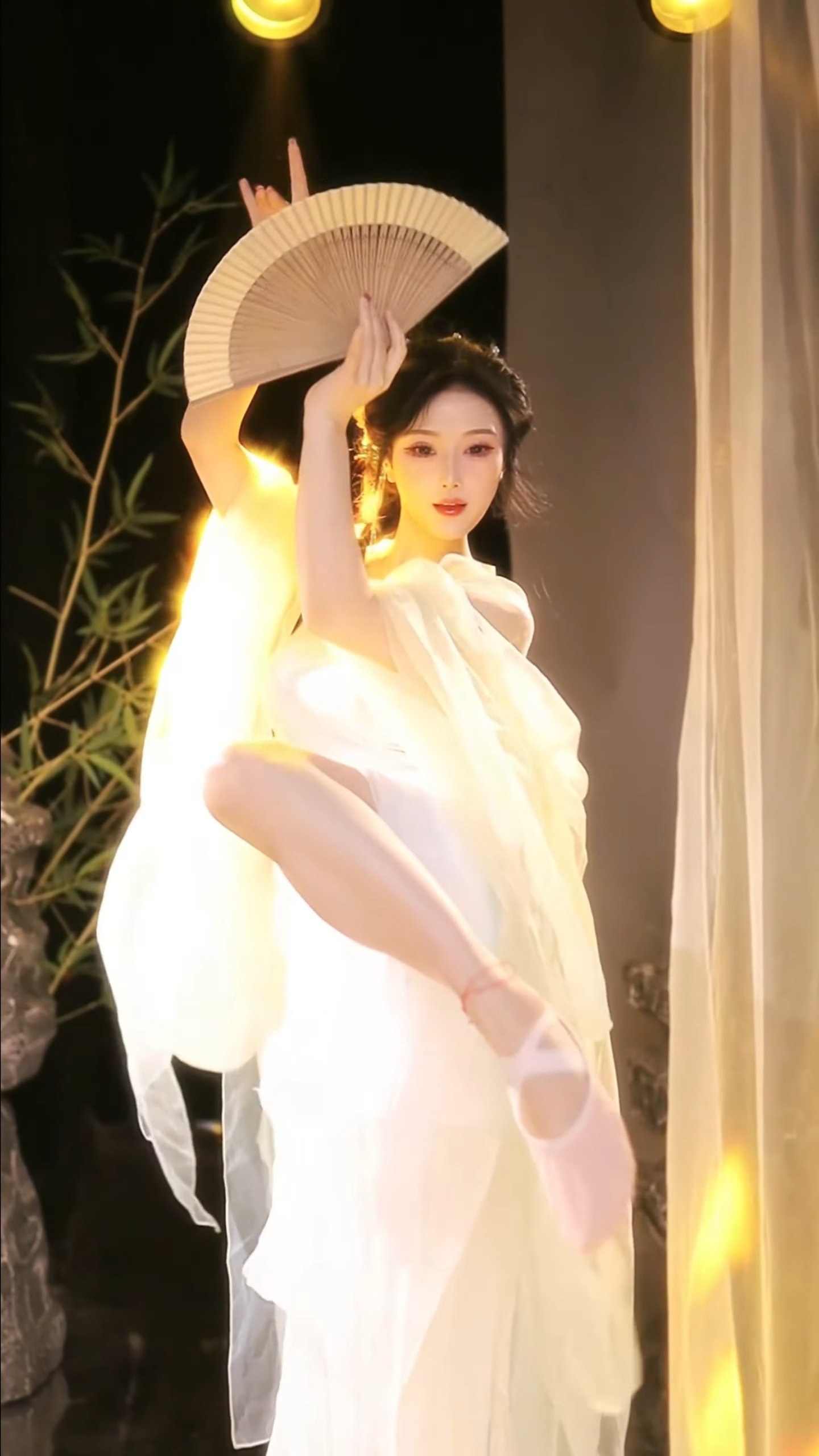 美女热舞1069 / 饭拍视频-艺库