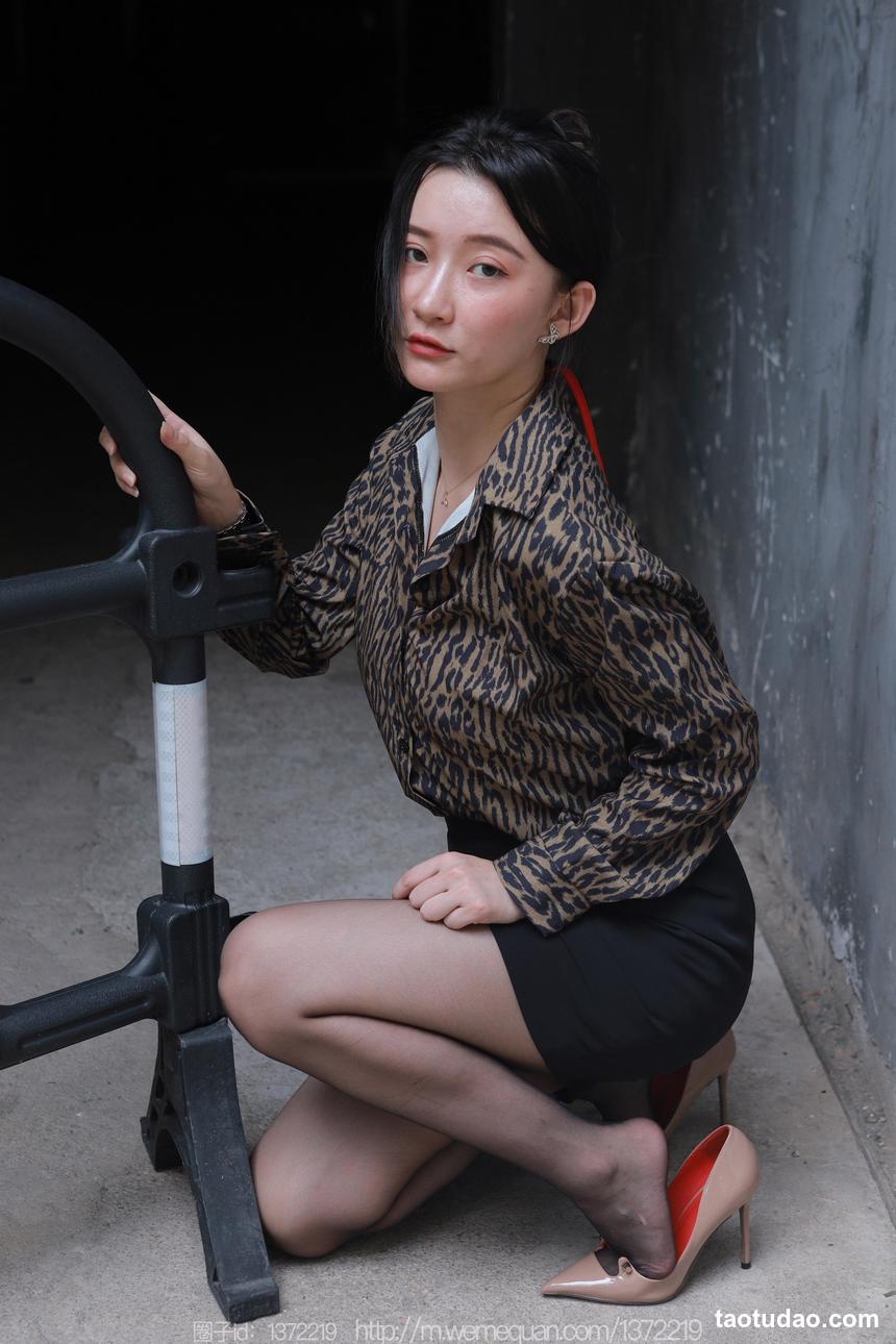 图片[3]-[IESS异思趣向] 2023.07.24 丝享家 1488 秋秋《孤身走暗巷》[85P-94.3M]-绅士图