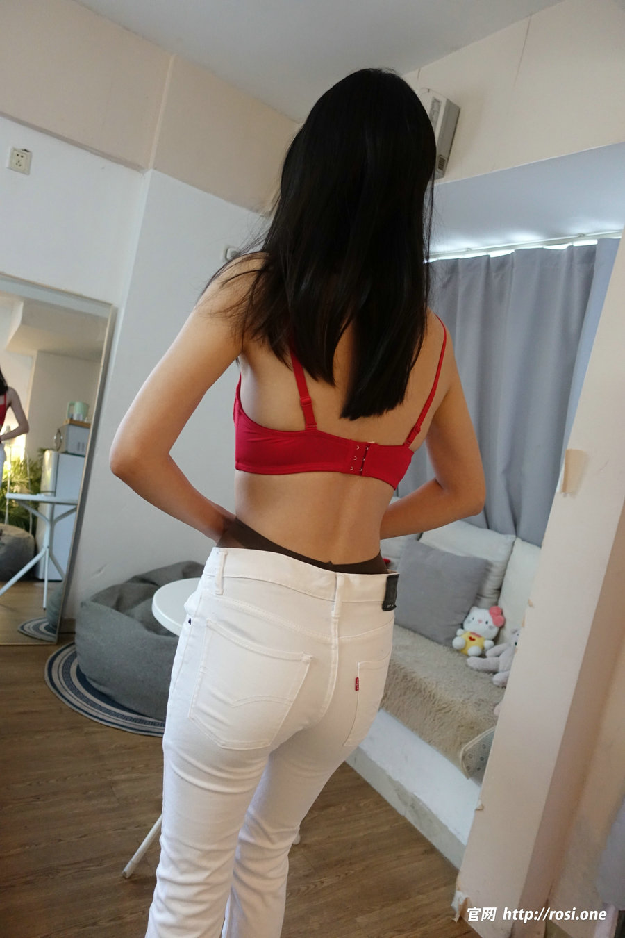 / ROSI写真 /2023.08.07 NO.4263 203P/295MB 丝袜丝足-绅士图