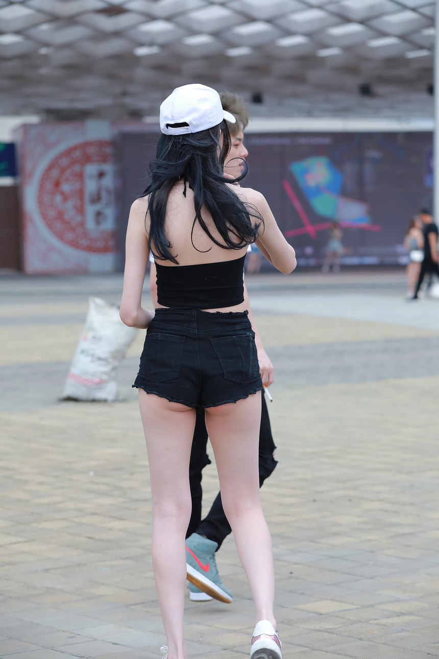 图片[2]-精选街拍作品 NO.0029 棒球帽性感身材月牙臀美腿美女高清原图[86P／70.6MB]-绅士图