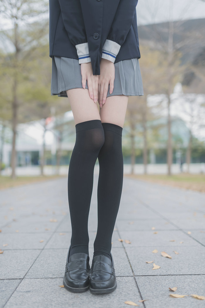 风之领域写真 NO.021 学妹户外黑丝1 / 50P-151MB / 唯美杂图-绅士图