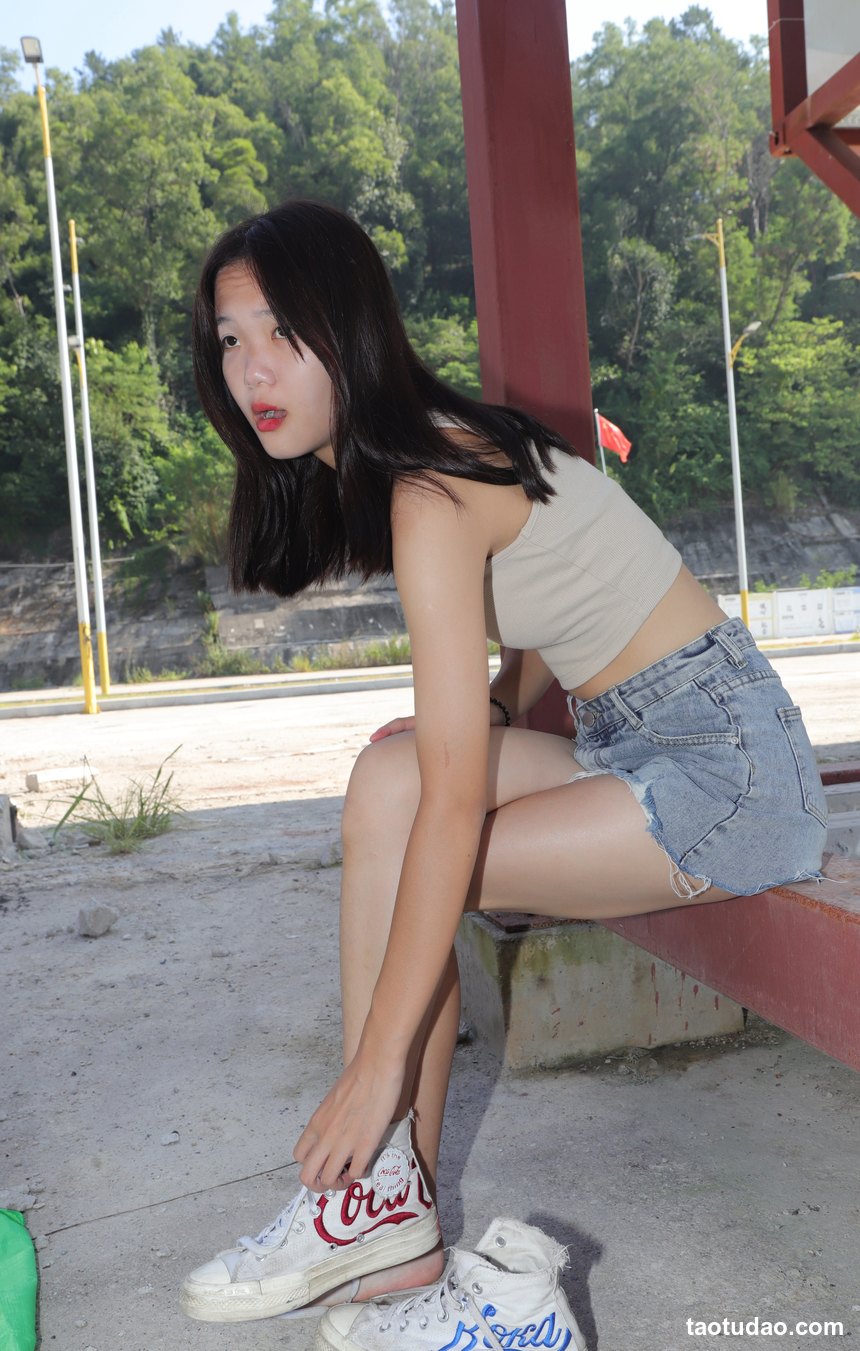 图片[4]-Pary摄影 NO.021 极品美女校花思思全程赤脚拍照后亮出脏脚底[130P／475MB]-绅士图