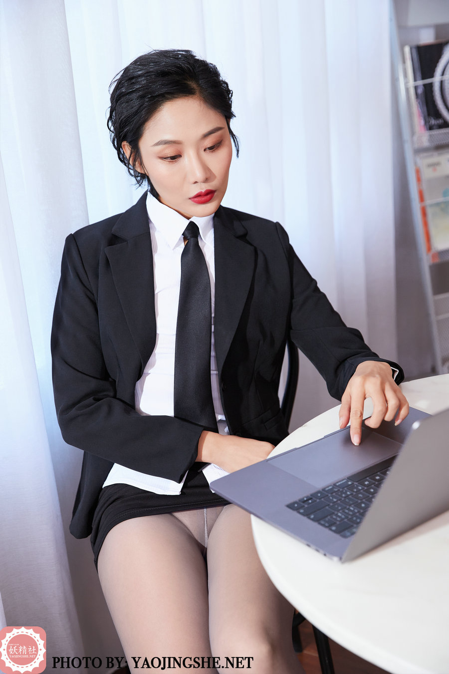 / YAOJINGSHE /妖精社 T2009《可可-经理的一天》/ 45P-271MB / 丝袜丝足-绅士图